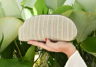 Deze portemonnee van Brächa Design is gemaakt van het blad van de ananas, wat normaal gesproken een afvalproduct is.